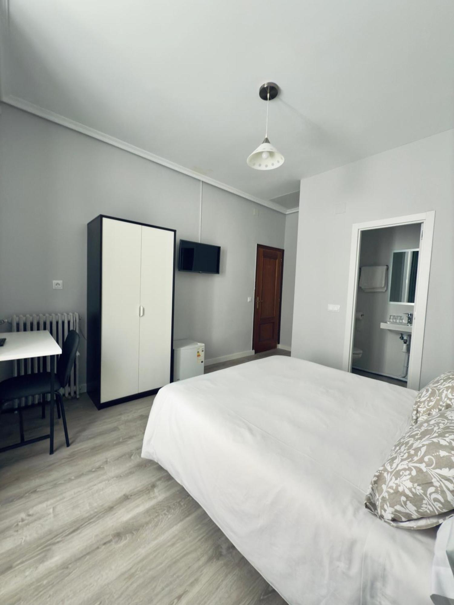Hostal Conde De Alba マドリード エクステリア 写真