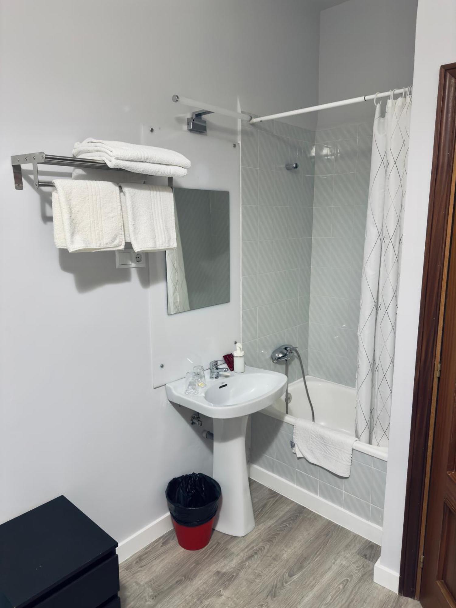 Hostal Conde De Alba マドリード エクステリア 写真