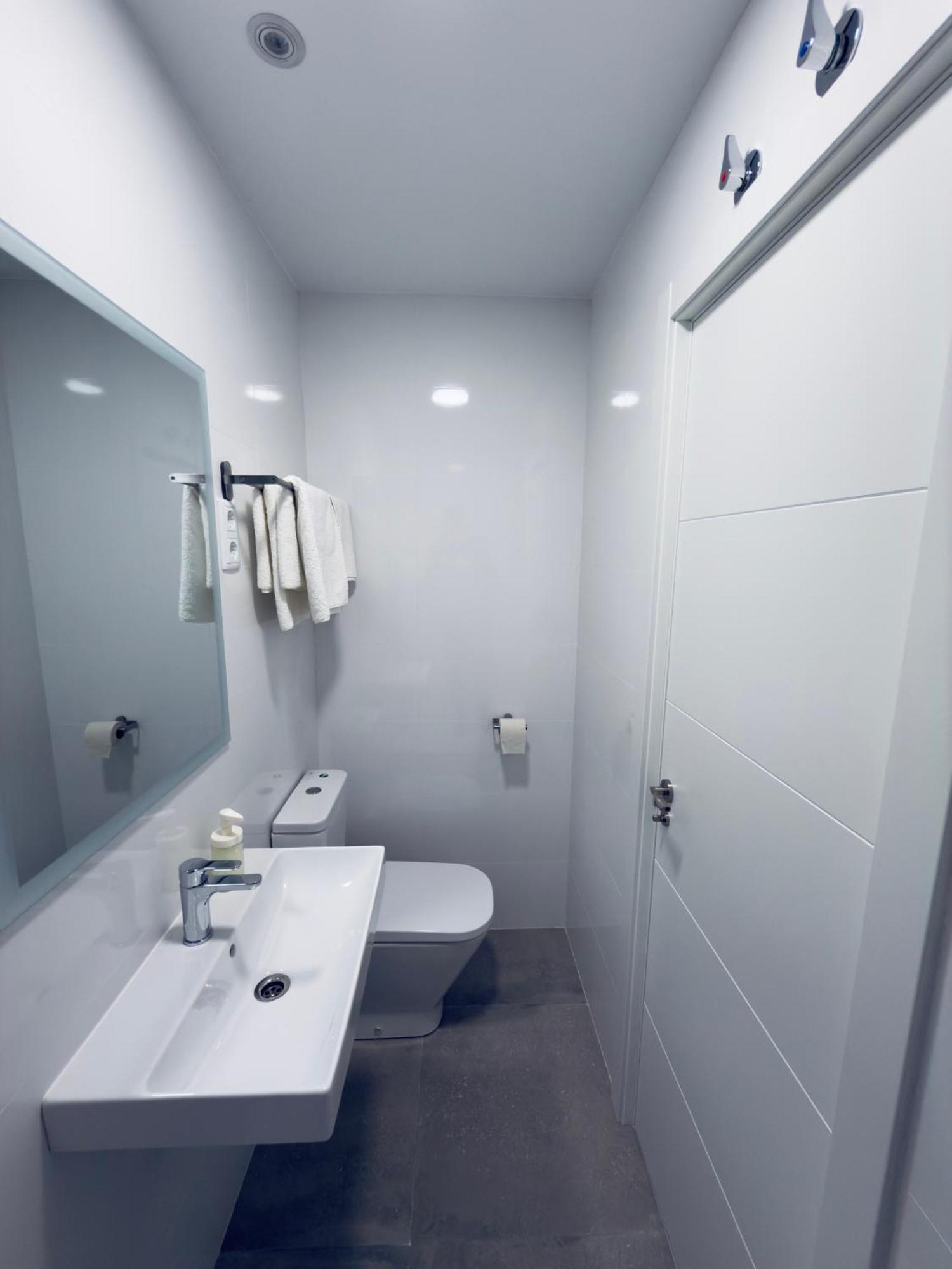Hostal Conde De Alba マドリード エクステリア 写真