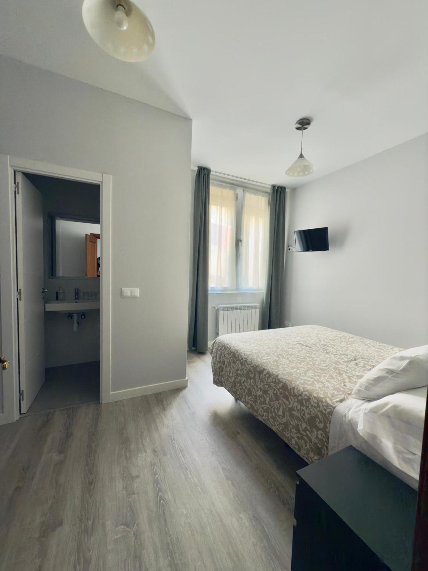 Hostal Conde De Alba マドリード エクステリア 写真