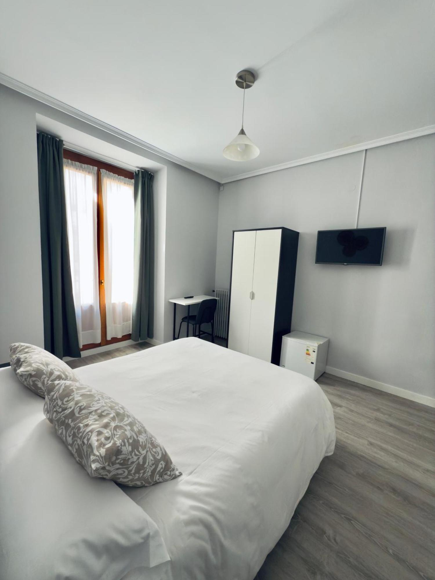 Hostal Conde De Alba マドリード エクステリア 写真