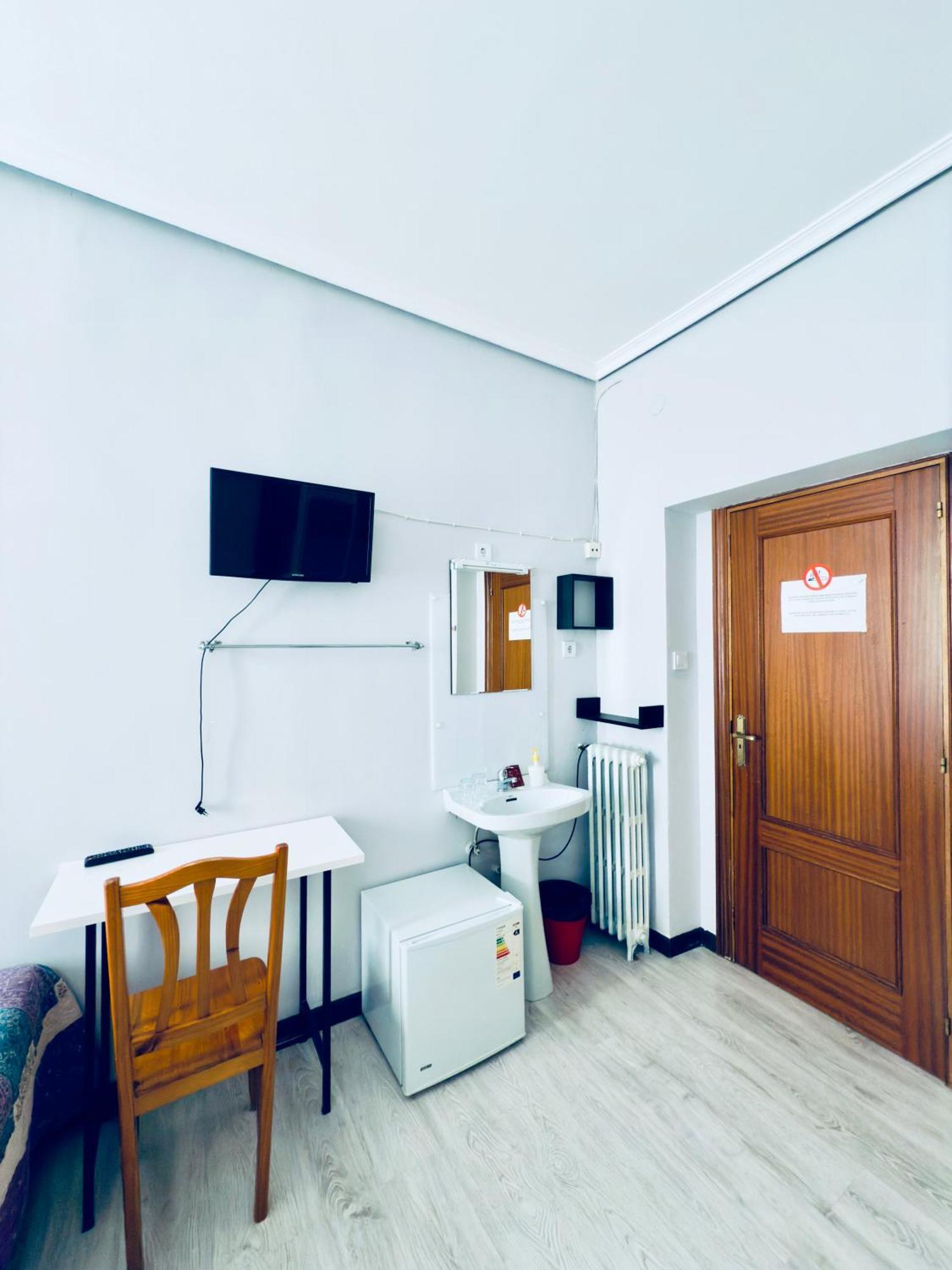 Hostal Conde De Alba マドリード エクステリア 写真