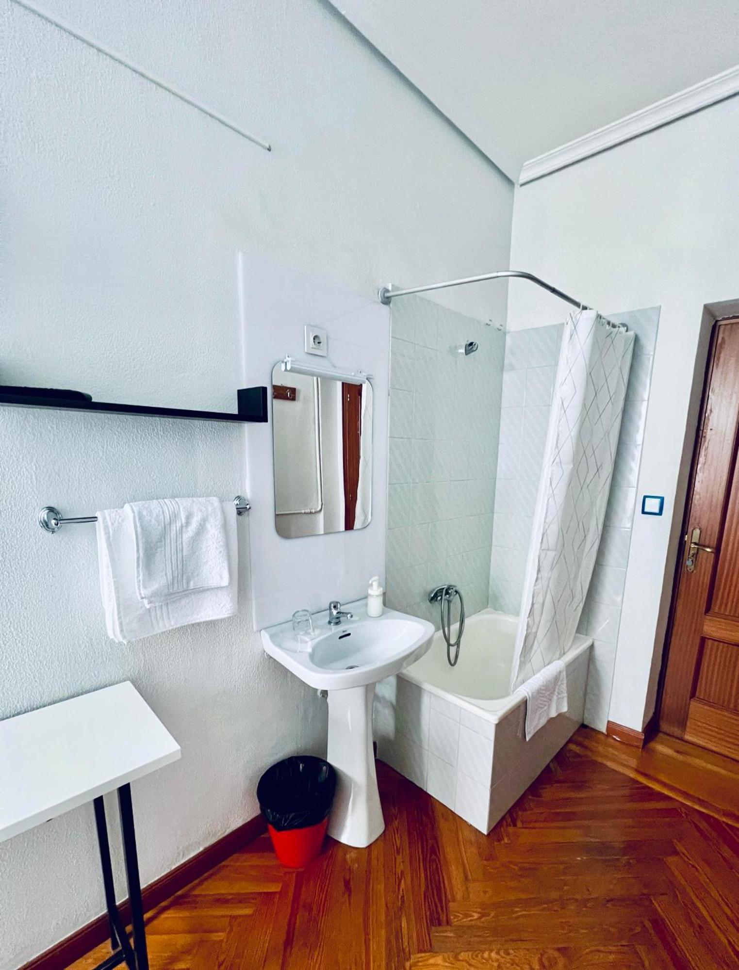 Hostal Conde De Alba マドリード エクステリア 写真