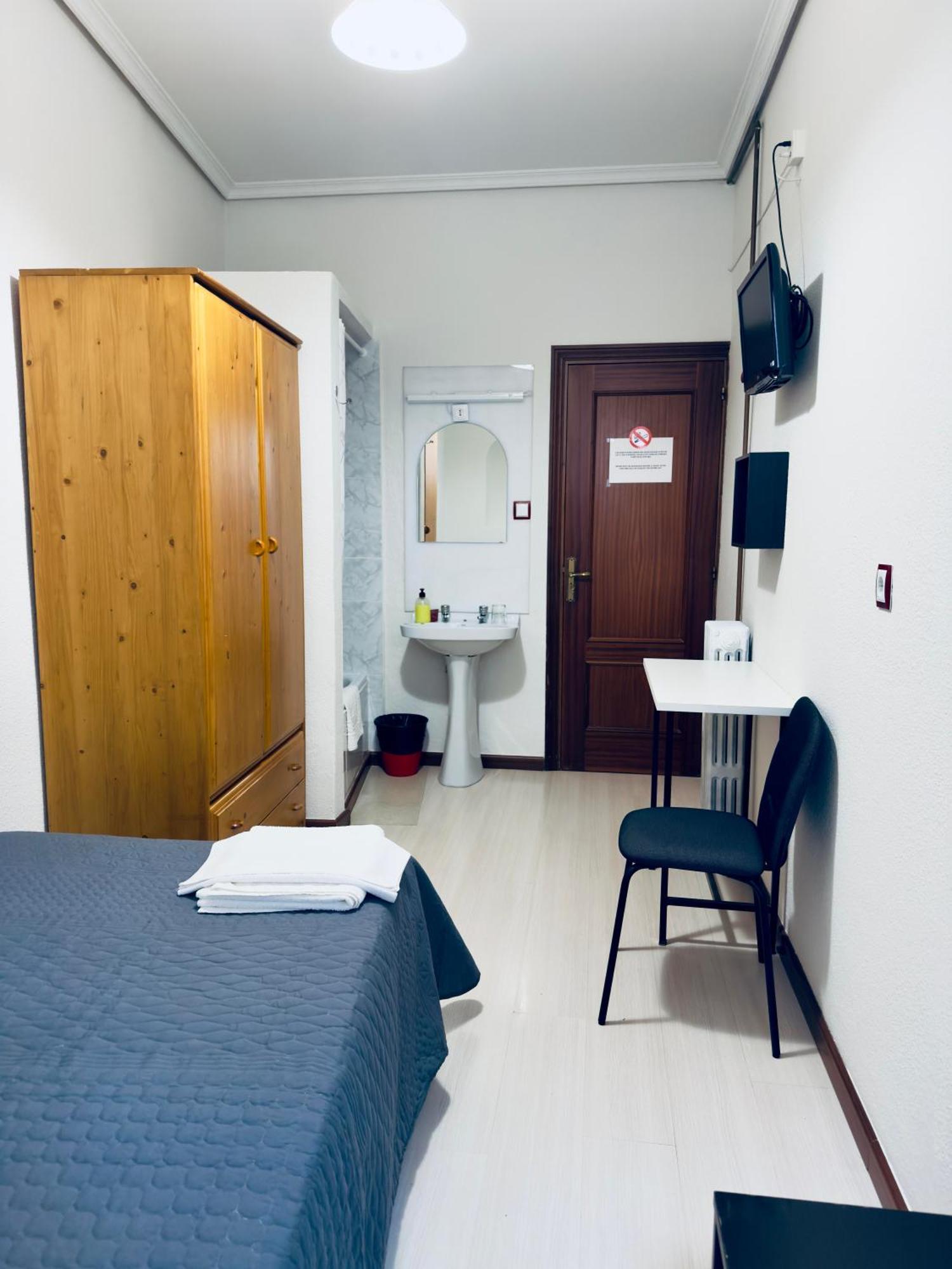 Hostal Conde De Alba マドリード エクステリア 写真